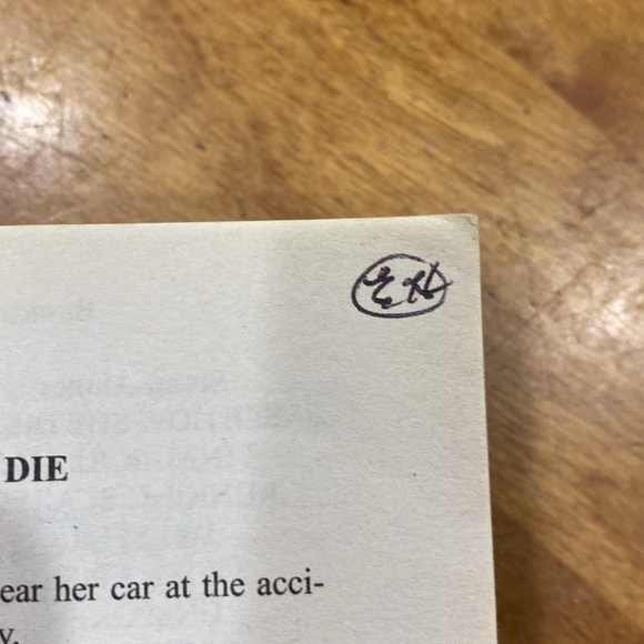 Set of 3, Lisa Jackson, used, paperback novels. - Picture 8 of 15